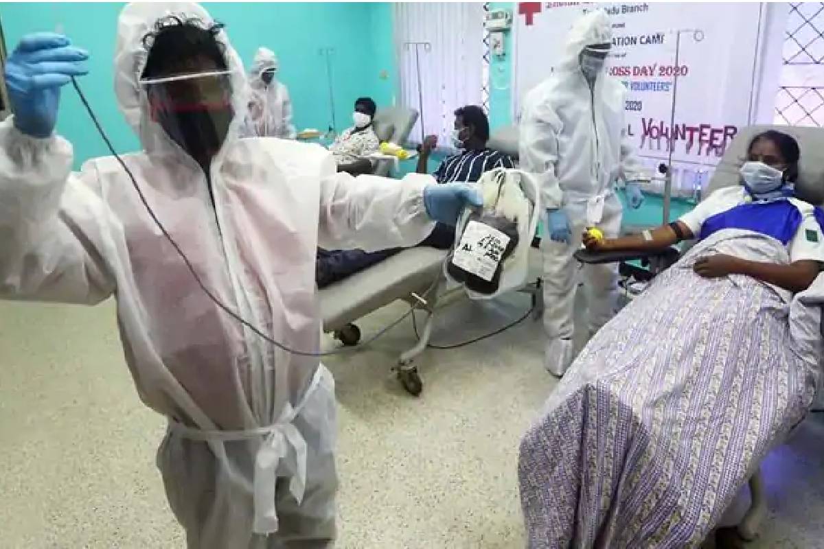 কেন্দ্রীয় স্বাস্থ্য মন্ত্রক জানিয়েছে, করোনার নতুন স্ট্রেনের পরীক্ষায় যাঁদের রিপোর্ট ইতিবাচক এসেছে, তাদের প্রত্যেককেই আইসোলেশনে রাখা হয়েছে। তাঁদের নিজ নিজ রাজ্যসরকার দ্বারা মনোনীত স্বাস্থ্যসেবা গুলিতে সম্পূর্ণ আলাদা কামরায় বিচ্ছিন্ন ভাবে রাখার ব্যবস্থা করা হয়েছে। কেন্দ্রীয় স্বাস্থ্য মন্ত্রক জানিয়েছে, করোনার নতুন স্ট্রেনের পরীক্ষায় যাঁদের রিপোর্ট ইতিবাচক এসেছে, তাদের প্রত্যেককেই আইসোলেশনে রাখা হয়েছে। তাঁদের নিজ নিজ রাজ্যসরকার দ্বারা মনোনীত স্বাস্থ্যসেবা গুলিতে সম্পূর্ণ আলাদা কামরায় বিচ্ছিন্ন ভাবে রাখার ব্যবস্থা করা হয়েছে।