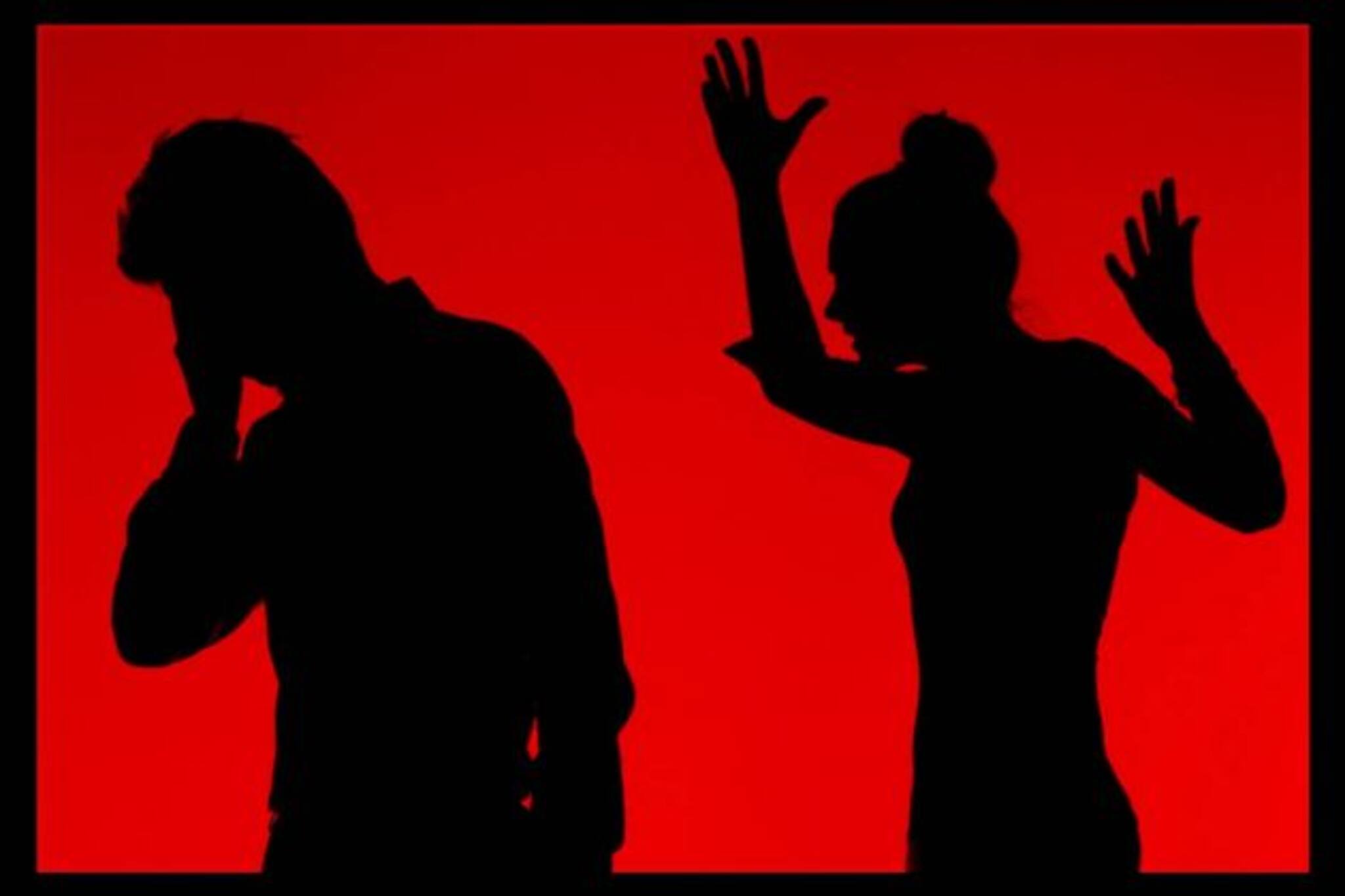 কাজ থেকে ফিরতে দেরি স্বামীর! গরম তেল মুখে ঢাললেন স্ত্রী