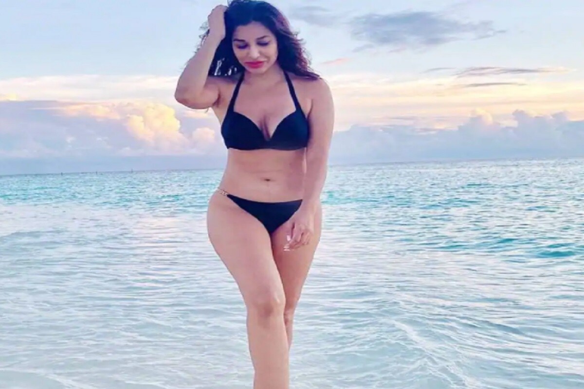 সোফি চৌধুরি জনপ্রিয়তা সোস্যাল মিডিয়ায় কারোর থেকে কোনও অংশে কম নয় ৷ তাঁর বোল্ড অবতারের জন্য সব সময়েই চর্চায় থাকেন তিনি ৷ ছবি সৌজন্যে ইনস্টাগ্রাম ৷ সোফি চৌধুরি জনপ্রিয়তা সোস্যাল মিডিয়ায় কারোর থেকে কোনও অংশে কম নয় ৷ তাঁর বোল্ড অবতারের জন্য সব সময়েই চর্চায় থাকেন তিনি ৷ ছবি সৌজন্যে ইনস্টাগ্রাম ৷