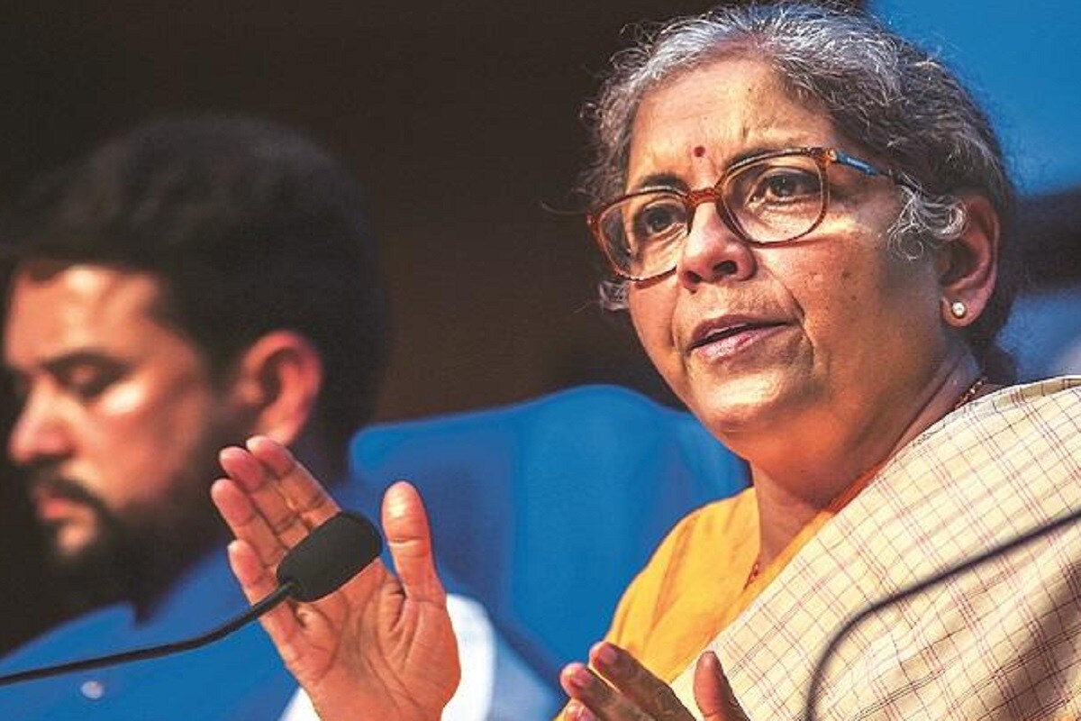 আজ, ১ ফেব্রুয়ারি বাজেট পেশ করতে চলেছেন অর্থমন্ত্রী নির্মলা সীতারমন (Nirmala Sitharaman)। এখন সবার চোখ সেদিকেই। কোন খাতে কত বরাদ্দ হবে, তা নিয়েও জল্পনা তুঙ্গে। কিন্তু এই বাজেট পেশের নেপথ্য কারা রয়েছেন? আসুন জেনে নেওয়া যাক নির্মলা সীতারমণের টিমের সদস্যদের বিষয়ে! আজ, ১ ফেব্রুয়ারি বাজেট পেশ করতে চলেছেন অর্থমন্ত্রী নির্মলা সীতারমন (Nirmala Sitharaman)। এখন সবার চোখ সেদিকেই। কোন খাতে কত বরাদ্দ হবে, তা নিয়েও জল্পনা তুঙ্গে। কিন্তু এই বাজেট পেশের নেপথ্য কারা রয়েছেন? আসুন জেনে নেওয়া যাক নির্মলা সীতারমণের টিমের সদস্যদের বিষয়ে!