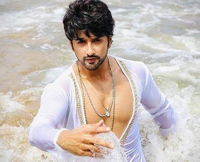 কিন্তু হঠাৎ দেখি উল্টোদিক থেকে একটা গাড়ি জোরে ধেয়ে আসছে ৷ আমি নিজেকে বাঁচাতে রাস্তার পাশে গাড়ি নিয়ে যেতে চেষ্টা করি ৷ কিন্তু শেষ রক্ষা হয়নি ৷ গাড়িটি এসে জোরে ধাক্কা মারে আমার গাড়িতেই ৷ কিন্তু হঠাৎ দেখি উল্টোদিক থেকে একটা গাড়ি জোরে ধেয়ে আসছে ৷ আমি নিজেকে বাঁচাতে রাস্তার পাশে গাড়ি নিয়ে যেতে চেষ্টা করি ৷ কিন্তু শেষ রক্ষা হয়নি ৷ গাড়িটি এসে জোরে ধাক্কা মারে আমার গাড়িতেই ৷