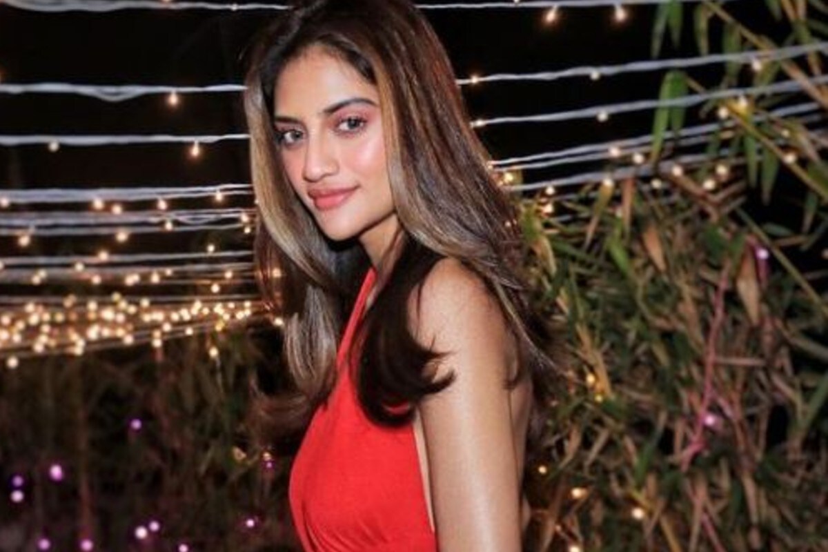 দেড় বছরের বিয়েতে যে ইতি টেনেছেন তা বুঝিয়ে দিয়েছেন অভিনেত্রী। এক সংবাদমাধ্যমের কাছে নুসরত জানিয়েছেন, তাঁরা আলাদা থাকতে শুরু করেছেন। নুসরত এখন বাবা মায়ের কাছে রয়েছেন। তবে ঠিক কী কারণে দূরত্ব তা এখনও স্পষ্ট নয়। মনে করা হচ্ছে যশের সঙ্গে ঘনিষ্ঠতার কারণেই হয়তো সম্পর্কে ভাঙন ধরেছে। দেড় বছরের বিয়েতে যে ইতি টেনেছেন তা বুঝিয়ে দিয়েছেন অভিনেত্রী। এক সংবাদমাধ্যমের কাছে নুসরত জানিয়েছেন, তাঁরা আলাদা থাকতে শুরু করেছেন। নুসরত এখন বাবা মায়ের কাছে রয়েছেন। তবে ঠিক কী কারণে দূরত্ব তা এখনও স্পষ্ট নয়। মনে করা হচ্ছে যশের সঙ্গে ঘনিষ্ঠতার কারণেই হয়তো সম্পর্কে ভাঙন ধরেছে।