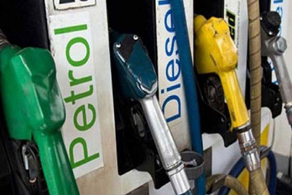 দেশের তিনটি অয়েল মার্কেটিং সংস্থা HPCL, BPCL ও IOC সকাল ৬টায় পেট্রোল ও ডিজেলের দাম জারি করে থাকে ৷ পেট্রোল ও ডিজেলের রেট আপনি এসএমএস-এর মাধ্যমেও জানতে পারবেন ৷ ইন্ডিয়ান অয়েলের গ্রাহকরা RSP লিখে 9224992249 নম্বরে, বিপিসিএল গ্রাহকরা RSP লিখে 9223112222 নম্বরে মেসেজ পাঠিয়ে দাম জানতে পারবেন ৷ এইচপিসিএল গ্রাহকরা HPPrice লিখে 9222201122 মেসেজ পাঠিয়ে তেলের দাম জানতে পারবেন ৷ দেশের তিনটি অয়েল মার্কেটিং সংস্থা HPCL, BPCL ও IOC সকাল ৬টায় পেট্রোল ও ডিজেলের দাম জারি করে থাকে ৷ পেট্রোল ও ডিজেলের রেট আপনি এসএমএস-এর মাধ্যমেও জানতে পারবেন ৷ ইন্ডিয়ান অয়েলের গ্রাহকরা RSP লিখে 9224992249 নম্বরে, বিপিসিএল গ্রাহকরা RSP লিখে 9223112222 নম্বরে মেসেজ পাঠিয়ে দাম জানতে পারবেন ৷ এইচপিসিএল গ্রাহকরা HPPrice লিখে 9222201122 মেসেজ পাঠিয়ে তেলের দাম জানতে পারবেন ৷