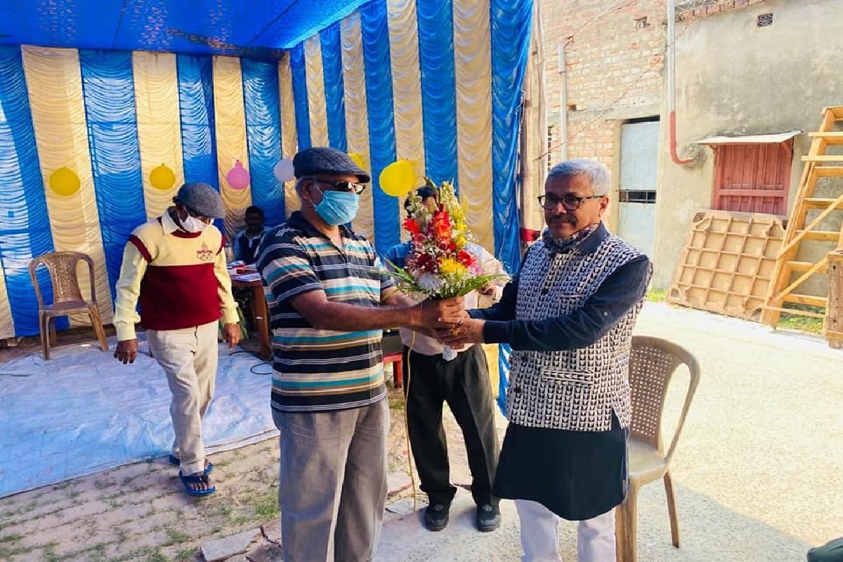 বুধবার উত্তরপাড়ার বিধায়ক প্রবীর ঘোষালের নাম শোনা গিয়েছিল শুভেন্দুর গলায়৷ পাশাপাশি সিঙ্গুরের বিধায়ক রবীন্দ্রনাথ ভট্টাচার্যের ছেলেও বিজেপি-তে যোগ দেবেন বলে দাবি করেন শুভেন্দু অধিকারী৷ রাজ্য বিজেপি-র অন্যান্য নেতাদের গলায় অবশ্য একাধিক তৃণমূল বিধায়ক, সাংসদ নাম বিভিন্ন সময়ে শোনা গিয়েছে৷ (Info-Abir Ghosal) বুধবার উত্তরপাড়ার বিধায়ক প্রবীর ঘোষালের নাম শোনা গিয়েছিল শুভেন্দুর গলায়৷ পাশাপাশি সিঙ্গুরের বিধায়ক রবীন্দ্রনাথ ভট্টাচার্যের ছেলেও বিজেপি-তে যোগ দেবেন বলে দাবি করেন শুভেন্দু অধিকারী৷ রাজ্য বিজেপি-র অন্যান্য নেতাদের গলায় অবশ্য একাধিক তৃণমূল বিধায়ক, সাংসদ নাম বিভিন্ন সময়ে শোনা গিয়েছে৷ (Info-Abir Ghosal)