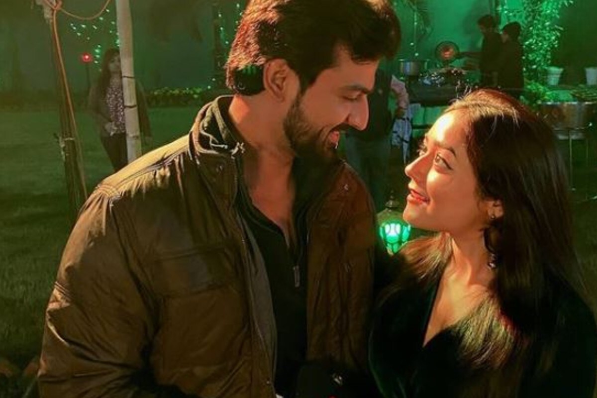 এবছরই চারহাত এক হবে টেলি তারকা প্রমিতা চক্রবর্তী ও রুদ্রজিত মুখোপাধ্যায়ের। তাই এই বছরটা তাঁদের কাছে স্পেশাল। নতুন বছরের শুরুটাও তাই মনের মানুষের সঙ্গেই করলেন তাঁরা। এবছরই চারহাত এক হবে টেলি তারকা প্রমিতা চক্রবর্তী ও রুদ্রজিত মুখোপাধ্যায়ের। তাই এই বছরটা তাঁদের কাছে স্পেশাল। নতুন বছরের শুরুটাও তাই মনের মানুষের সঙ্গেই করলেন তাঁরা।