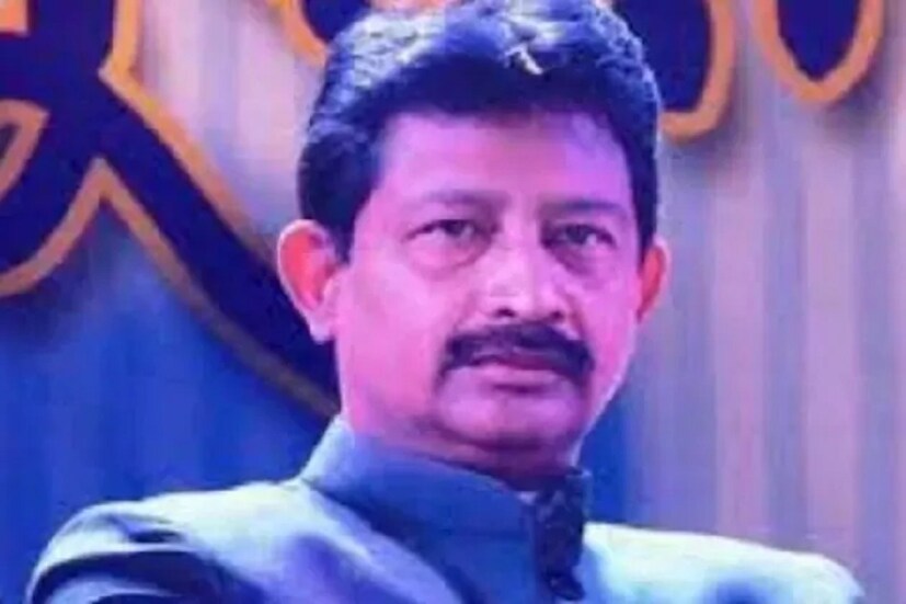  নীচুতলার ক্ষোভ- আমি ভালো কাজ করতে পেরে আনন্দিত হয়েছি। প্রতিবন্ধকতার জন্য দূরে ঠেলে দেওয়ায় আহত হয়েছি। তখন ক্ষোভ জন্মেছে। তখন আপনাদের সাথে শেয়ার করেছি। আমি কর্মীদের দুঃখ, হতাশা বুঝি। তাদের প্রাধান্য দিই। জেলায় গিয়ে, আমি নিজের বিধানসভা এলাকায় গিয়ে তাঁদের কথা বলি। তাদের প্রাপ্য সম্মানের কথা বলা অন্যায় নয়৷