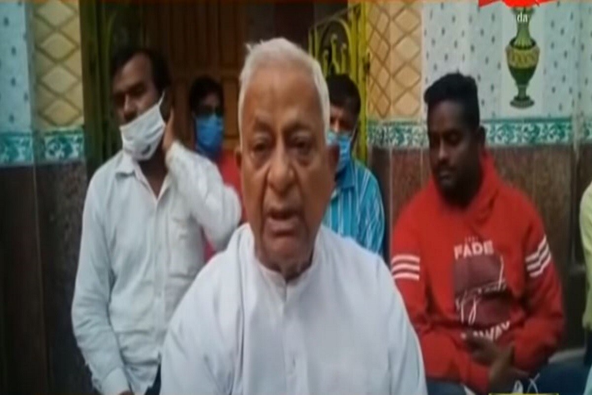 শুভেন্দুর এই দাবির কথা পুরোপুরি অস্বীকার করেননি রবীন্দ্রনাথ ভট্টাচার্য৷ তিিন বলেন, 'আমার ছেলে তাঁর নিজের ইচ্ছায় স্বাধীন ভাবে সিদ্ধান্ত নিয়েছে৷ এ বিষয়ে আমার কিছু বলার নেই৷ তবে আমার সঙ্গে শুভেন্দু অধিকারীর কোনও কথা হয়নি৷' শুভেন্দুর এই দাবির কথা পুরোপুরি অস্বীকার করেননি রবীন্দ্রনাথ ভট্টাচার্য৷ তিিন বলেন, 'আমার ছেলে তাঁর নিজের ইচ্ছায় স্বাধীন ভাবে সিদ্ধান্ত নিয়েছে৷ এ বিষয়ে আমার কিছু বলার নেই৷ তবে আমার সঙ্গে শুভেন্দু অধিকারীর কোনও কথা হয়নি৷'