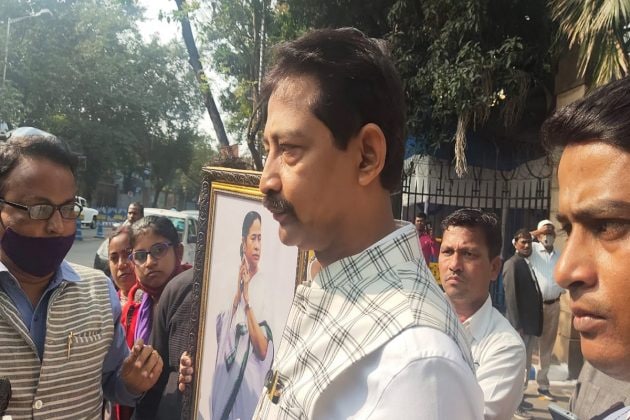 যে দলেই যান, মমতার ছবি আজীবন সঙ্গে রাখবেন 'অনুগত' রাজীব