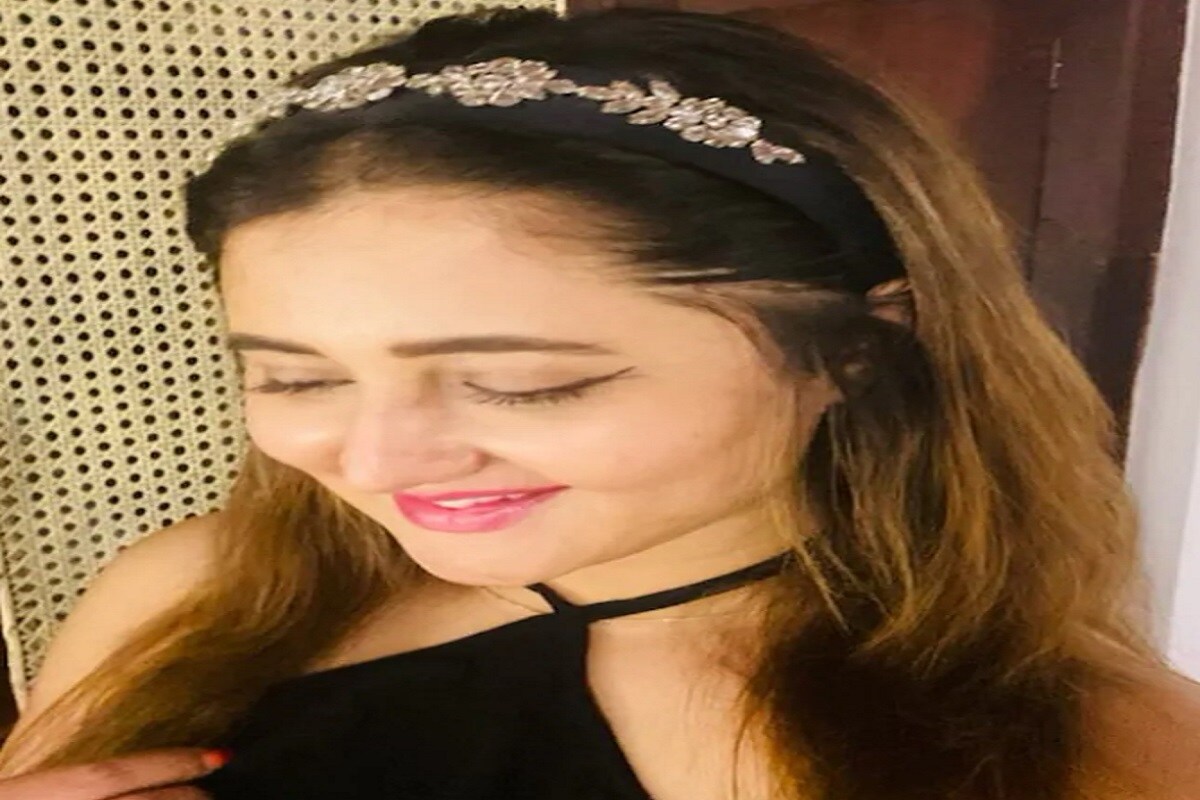 নিজের ইনস্টাগ্রাম হ্যান্ডেলে রশ্মি দেশাই বেশ কিছু ছবি শেয়ার করেছেন যা সোশ্যাল মিডিয়ায় ভাইরাল হয়েছে ৷ রশ্মির সোনালি চুলের ছবি সোশ্যাল মিডিয়ায় ব্যাপক হারে ভাইরাল হয়েছে ৷ ছবি সৌজন্যে ইনস্টাগ্রাম ৷ নিজের ইনস্টাগ্রাম হ্যান্ডেলে রশ্মি দেশাই বেশ কিছু ছবি শেয়ার করেছেন যা সোশ্যাল মিডিয়ায় ভাইরাল হয়েছে ৷ রশ্মির সোনালি চুলের ছবি সোশ্যাল মিডিয়ায় ব্যাপক হারে ভাইরাল হয়েছে ৷ ছবি সৌজন্যে ইনস্টাগ্রাম ৷