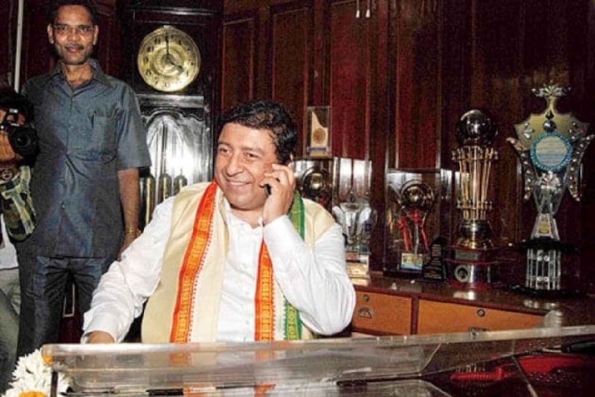 এর পাশাপাশি রবিবার বিজেপি-তে যোগ দিতে চলেছেন হাওড়ার প্রাক্তন মেয়র রথীন চক্রবর্তী৷ তিনিও দলের ভিতরের পরিবেশ নিয়ে প্রশ্ন তুলেছেন৷ দলের সঙ্গে তাঁর যোগাযোগও প্রায় ছিন্ন৷ ফলে এবার বিজেপি-র পথেই পা বাড়াচ্ছেন তিনি৷Info-Abir Ghosal এর পাশাপাশি রবিবার বিজেপি-তে যোগ দিতে চলেছেন হাওড়ার প্রাক্তন মেয়র রথীন চক্রবর্তী৷ তিনিও দলের ভিতরের পরিবেশ নিয়ে প্রশ্ন তুলেছেন৷ দলের সঙ্গে তাঁর যোগাযোগও প্রায় ছিন্ন৷ ফলে এবার বিজেপি-র পথেই পা বাড়াচ্ছেন তিনি৷Info-Abir Ghosal