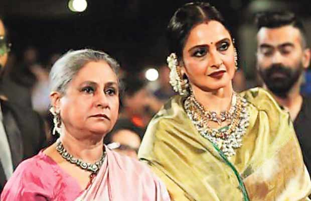 • অনেকেই সে দিন লক্ষ্য করেছিলেন, পাথরের মতো স্থির রাখার অনেক চেষ্টা করেও সে দিন ব্যর্থ হয়েছিলেন জয়া । সবার অলক্ষ্যে তাঁর মা নীচু হয়ে গেল । গোপনে চোখের কোণে আসা জল মুছে ফেলেছিলেন তিনি । • অনেকেই সে দিন লক্ষ্য করেছিলেন, পাথরের মতো স্থির রাখার অনেক চেষ্টা করেও সে দিন ব্যর্থ হয়েছিলেন জয়া । সবার অলক্ষ্যে তাঁর মা নীচু হয়ে গেল । গোপনে চোখের কোণে আসা জল মুছে ফেলেছিলেন তিনি ।