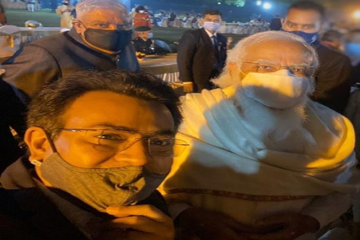 দুজনেই রাজনীতিতে থাকতে চান, দুজনেই জনগণের জন্য কাজ করতে চান। বারবারই একসুরে দুজনেই বলেছেন যেখানে কাজের সুযোগ আছে সেখানে যাব। রাজনৈতিক মহলের ব্যাখ্যা গেরুয়া শিবিরের দিকেই ইঙ্গিত করেছেন তাঁরা। এমনকি এই সভা থেকে রুদ্রনীল ঘোষকেও বিজেপিতে যোগদান করতে দেখা যেতে পারে। দুজনেই রাজনীতিতে থাকতে চান, দুজনেই জনগণের জন্য কাজ করতে চান। বারবারই একসুরে দুজনেই বলেছেন যেখানে কাজের সুযোগ আছে সেখানে যাব। রাজনৈতিক মহলের ব্যাখ্যা গেরুয়া শিবিরের দিকেই ইঙ্গিত করেছেন তাঁরা। এমনকি এই সভা থেকে রুদ্রনীল ঘোষকেও বিজেপিতে যোগদান করতে দেখা যেতে পারে।