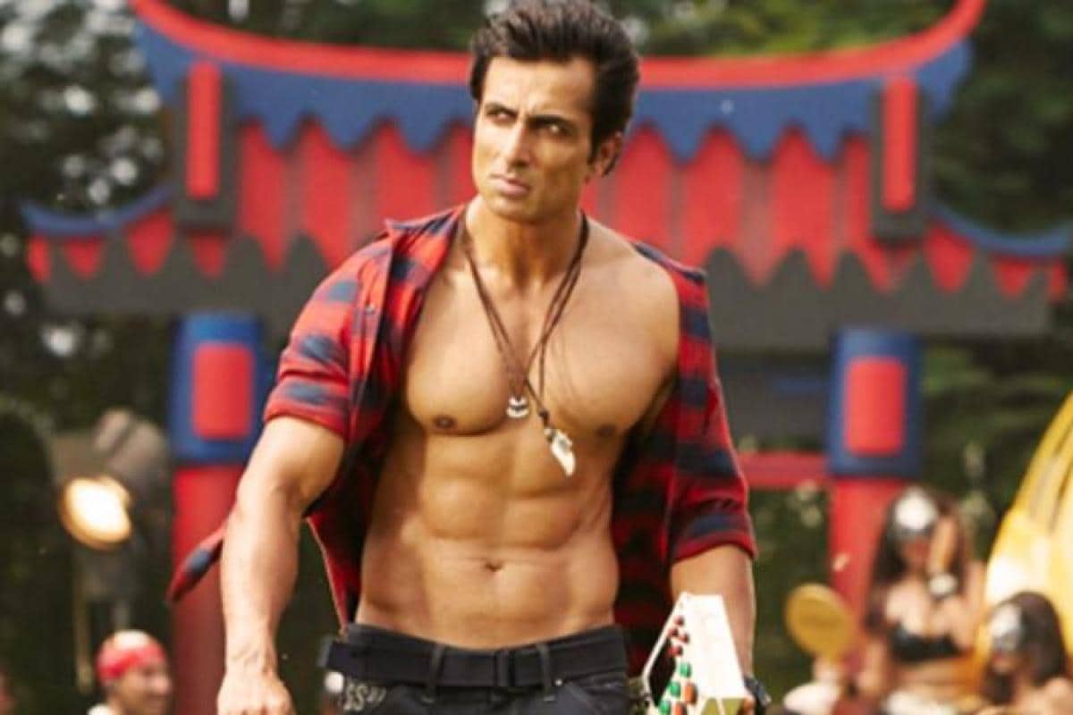 শুধু পরিযায়ী শ্রমিকদের বিনা পয়সায় নিজেদের বাড়িতে নয় ৷ বরং তাঁদের জন্য কর্মসংস্থান এমনকী, বাড়ি তৈরি করাতে সাহায্য করেছেন সোনু ৷ এই কারণেই তো বলিউডের এই অভিনেতা হয়ে উঠেছেন সাধারণ মানুষের মসিহা ৷ শুধু পরিযায়ী শ্রমিকদের বিনা পয়সায় নিজেদের বাড়িতে নয় ৷ বরং তাঁদের জন্য কর্মসংস্থান এমনকী, বাড়ি তৈরি করাতে সাহায্য করেছেন সোনু ৷ এই কারণেই তো বলিউডের এই অভিনেতা হয়ে উঠেছেন সাধারণ মানুষের মসিহা ৷