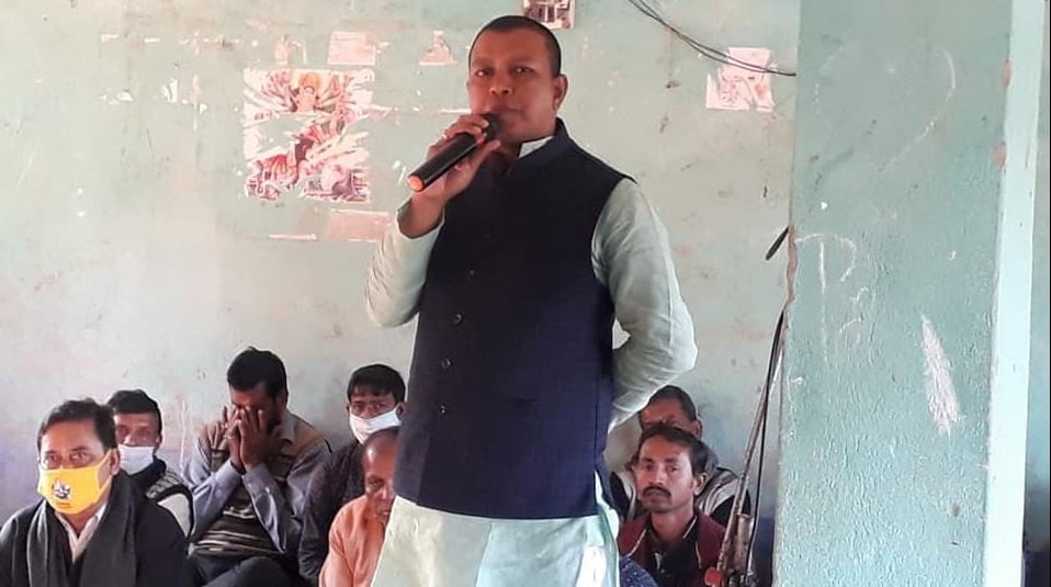 জেলা যুব সভাপতি পদে যিনি ছিলেন, সেই পার্থসারথী মাইতিকে রাজ্য যুব তৃণমূলের সহ সভাপতি করা হয়েছে। মনে করা হচ্ছে জেলায় গিরি পরিবারের দাপট আরও বাড়াতেই এই সিদ্ধান্ত নিল দল৷(Info-Sujit Bhowmik) জেলা যুব সভাপতি পদে যিনি ছিলেন, সেই পার্থসারথী মাইতিকে রাজ্য যুব তৃণমূলের সহ সভাপতি করা হয়েছে। মনে করা হচ্ছে জেলায় গিরি পরিবারের দাপট আরও বাড়াতেই এই সিদ্ধান্ত নিল দল৷(Info-Sujit Bhowmik)