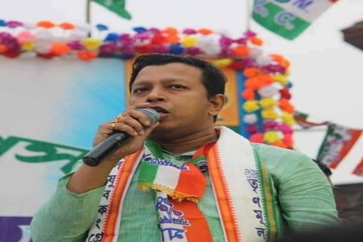 অখিল গিরিকে আগেই দলের জেলার কো-অর্ডিনেটর করা হয়েছিল৷ জেলা সভাপতি হয়েও শিশির অধিকারীকে কার্যত নিষ্ক্রিয় করে রাখা হয়েছে৷ এবার অখিল গিরির ছেলে সুপ্রকাশ গিরিকে পূর্ব মেদিনীপুর জেলায় যুব তৃণমূলের সভাপতি করা হল৷ এতদিন রাজ্য তৃণমূলের যুব সহ সভাপতি পদে ছিলেন সুপ্রকাশ৷(Info-Sujit Bhowmik) অখিল গিরিকে আগেই দলের জেলার কো-অর্ডিনেটর করা হয়েছিল৷ জেলা সভাপতি হয়েও শিশির অধিকারীকে কার্যত নিষ্ক্রিয় করে রাখা হয়েছে৷ এবার অখিল গিরির ছেলে সুপ্রকাশ গিরিকে পূর্ব মেদিনীপুর জেলায় যুব তৃণমূলের সভাপতি করা হল৷ এতদিন রাজ্য তৃণমূলের যুব সহ সভাপতি পদে ছিলেন সুপ্রকাশ৷(Info-Sujit Bhowmik)