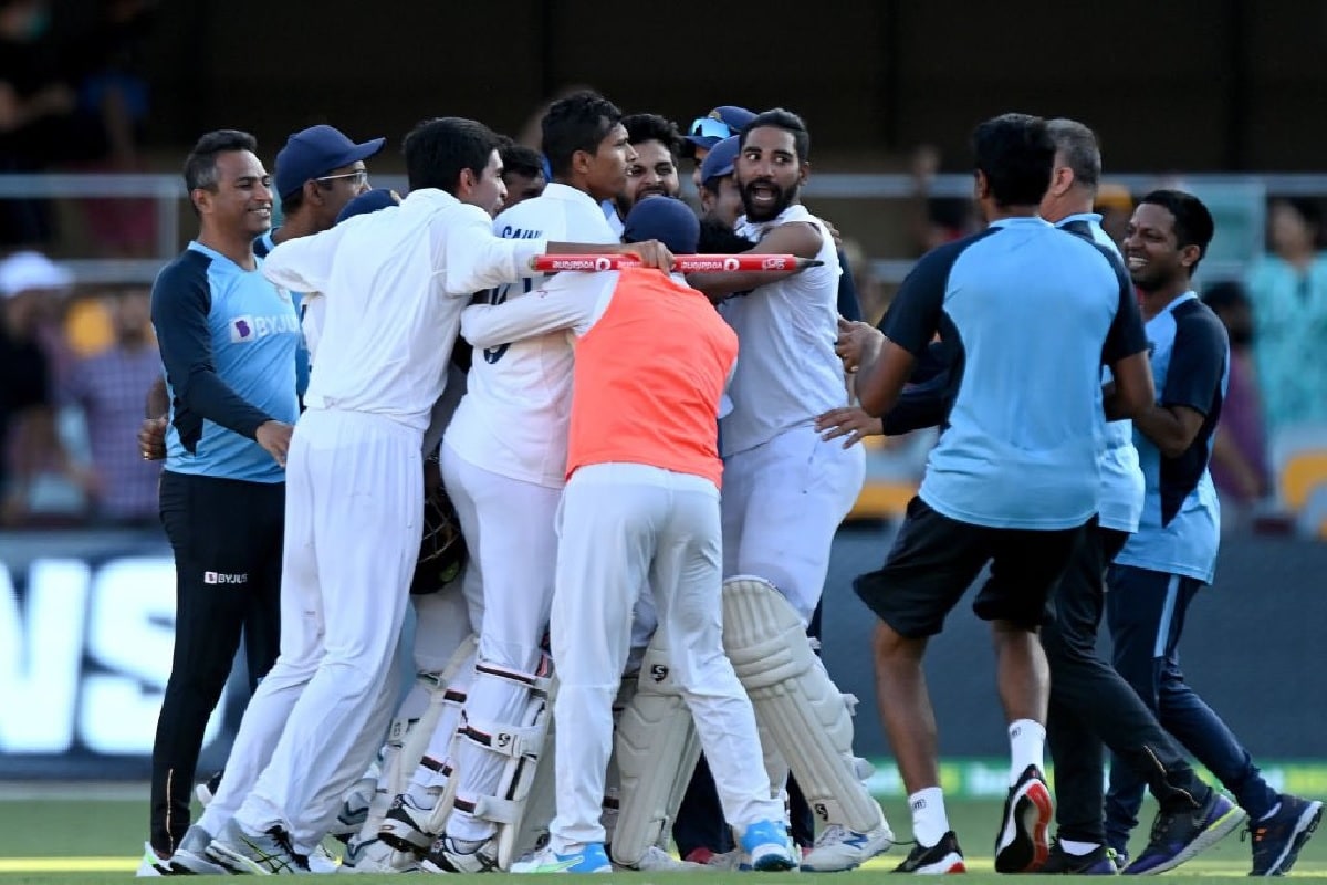 প্রথম টেস্টে ৩৬ রানে অল আউট৷ বিরাট কোহলির দেশে ফিরে আসা৷ মহম্মদ শামি, যশপ্রীত বুমরা, আর অশ্বিনরাও চোট পেয়ে একে একে ছিটকে গিয়েছেন৷ তবু অস্ট্রেলিয়ায় বিজয় পতাকা উড়িয়েছে অজিঙ্ক রাহানের নেতৃত্বাধীন নতুন ভারত৷ টিম ইন্ডিয়ার এই স্মরণীয় জয়ে বড় ভূমিকা নিয়েছেন ভারতের পাঁচ তরুণ প্রতিভা৷ প্রথম টেস্টে ৩৬ রানে অল আউট৷ বিরাট কোহলির দেশে ফিরে আসা৷ মহম্মদ শামি, যশপ্রীত বুমরা, আর অশ্বিনরাও চোট পেয়ে একে একে ছিটকে গিয়েছেন৷ তবু অস্ট্রেলিয়ায় বিজয় পতাকা উড়িয়েছে অজিঙ্ক রাহানের নেতৃত্বাধীন নতুন ভারত৷ টিম ইন্ডিয়ার এই স্মরণীয় জয়ে বড় ভূমিকা নিয়েছেন ভারতের পাঁচ তরুণ প্রতিভা৷