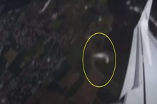 মোবাইলের ভিডিও-তে ধরা পড়ল UFO! অল্পের জন্য সংঘর্ষের থেকে বাঁচল বিমান