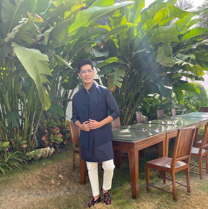 সকাল থেকেই জোর কদমে শুরু হয়েছিল বরুণ-নাতাশার বিয়ের নানা অনু্ষ্ঠান ৷ ট্যুইটার, ফেসবুকে ট্রেন্ড করছিল হ্যাশট্যাগ বরুণ কি শাদি ! আর সেই ট্যাগ ধরেই হইহই করে ভাইরাল হয়েছে বরুণের সঙ্গীতের একটি ছবি ৷ সকাল থেকেই জোর কদমে শুরু হয়েছিল বরুণ-নাতাশার বিয়ের নানা অনু্ষ্ঠান ৷ ট্যুইটার, ফেসবুকে ট্রেন্ড করছিল হ্যাশট্যাগ বরুণ কি শাদি ! আর সেই ট্যাগ ধরেই হইহই করে ভাইরাল হয়েছে বরুণের সঙ্গীতের একটি ছবি ৷