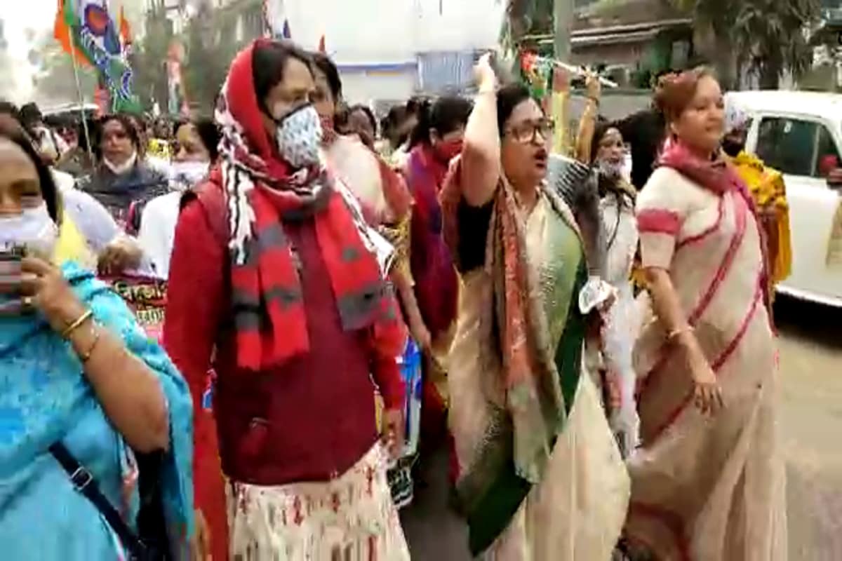 *এদিন মহিলা তৃনমূলের কর্মসূচীতে উপস্থিত ছিলেন মালদা জেলা তৃণমূল সভাপতি ও সাংসদ মৌসম বেনজির নূর, রাজ্যের প্রাক্তন মন্ত্রী তথা বর্তমান বিধায়ক সাবিনা ইয়াসমিন, মহিলা তৃণমূল জেলা সভানেত্রী চৈতালি ঘোষ সরকার প্রমূখ। *এদিন মহিলা তৃনমূলের কর্মসূচীতে উপস্থিত ছিলেন মালদা জেলা তৃণমূল সভাপতি ও সাংসদ মৌসম বেনজির নূর, রাজ্যের প্রাক্তন মন্ত্রী তথা বর্তমান বিধায়ক সাবিনা ইয়াসমিন, মহিলা তৃণমূল জেলা সভানেত্রী চৈতালি ঘোষ সরকার প্রমূখ।