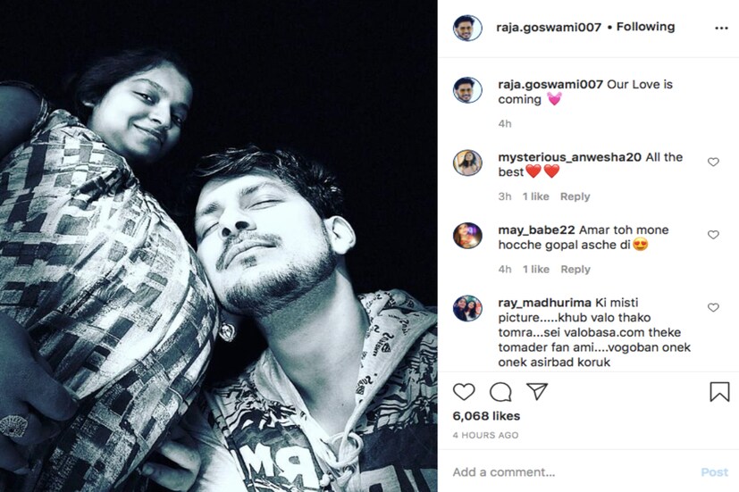 *শুক্রবার পোস্ট করা নতুন ছবি কার্যত নেটিজেনদের নজর কেড়েছেন এই হ্যাপি কাপল। রাজা ছবি পোস্ট করে জানিয়েছেন, খুব তাড়াতাড়ি পৃথিবীতে আসছে তাঁদের ভালবাসা। আর সেখানে স্ত্রীকে ভালবাসায় ভরিয়ে দিয়েছেন। 