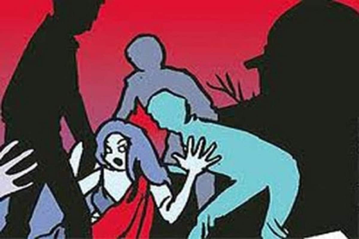 *বীরভূমের রামপুরহাট নাবালিকা গনধর্ষণের ঘটনায় পলাতক নাবালক পুলিশের জালে। বীরভূমের রামপুরহাটের উপরনিগ্রামে নাবালিকা গণধর্ষণের ঘটনায় পলাতক আরেক নাবালককে নিজেদের হেফাজতে নিল রামপুরহাট থানার পুলিশ। এই নাবালক ঘটনার দিন থেকে ঝাড়খন্ডে এক আত্মীয়ের বাড়িতে পালিয়ে গিয়েছিল, বুধবার গ্রামে আসতেই পুলিশ তাকে নিজেদের হেফাজতে নেয়। প্রতীকী ছবি। *বীরভূমের রামপুরহাট নাবালিকা গনধর্ষণের ঘটনায় পলাতক নাবালক পুলিশের জালে। বীরভূমের রামপুরহাটের উপরনিগ্রামে নাবালিকা গণধর্ষণের ঘটনায় পলাতক আরেক নাবালককে নিজেদের হেফাজতে নিল রামপুরহাট থানার পুলিশ। এই নাবালক ঘটনার দিন থেকে ঝাড়খন্ডে এক আত্মীয়ের বাড়িতে পালিয়ে গিয়েছিল, বুধবার গ্রামে আসতেই পুলিশ তাকে নিজেদের হেফাজতে নেয়। প্রতীকী ছবি।