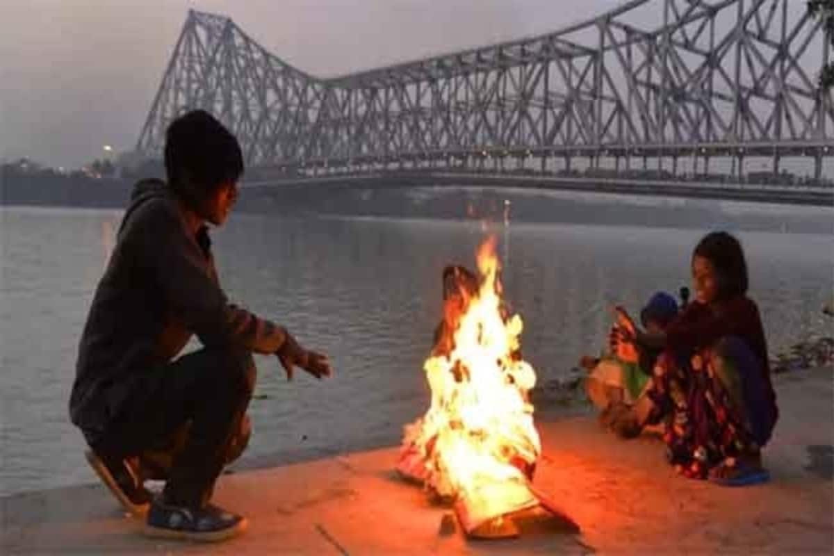 *সকালে ঘন কুয়াশা। উত্তরবঙ্গের দৃশ্যমানতা ৫০ মিটারে নেমে আসার সম্ভাবনা। পরে পরিষ্কার আকাশ। দিনের তাপমাত্রা স্বাভাবিকের নিচে থাকায় দু-একটি জেলায় শীতল দিনের সম্ভাবনা। কলকাতায় সর্বনিম্ন তাপমাত্রা আজও স্বাভাবিক। সংগৃহীত ছবি। *সকালে ঘন কুয়াশা। উত্তরবঙ্গের দৃশ্যমানতা ৫০ মিটারে নেমে আসার সম্ভাবনা। পরে পরিষ্কার আকাশ। দিনের তাপমাত্রা স্বাভাবিকের নিচে থাকায় দু-একটি জেলায় শীতল দিনের সম্ভাবনা। কলকাতায় সর্বনিম্ন তাপমাত্রা আজও স্বাভাবিক। সংগৃহীত ছবি।