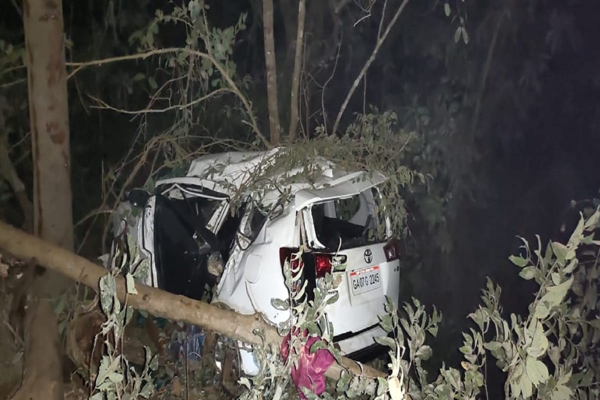 • ভয়ঙ্কর পথ দুর্ঘটনার কবলে পড়ল কর্ণাটকের কেন্দ্রীয়মন্ত্রী শ্রীপদ নায়েকের গাড়ি । সোমবার সন্ধের এই মর্মান্তিক ঘটনায় মৃত্যু হয়েছে শ্রীপদ নায়েকের স্ত্রী বিজয়া নায়েকের । • ভয়ঙ্কর পথ দুর্ঘটনার কবলে পড়ল কর্ণাটকের কেন্দ্রীয়মন্ত্রী শ্রীপদ নায়েকের গাড়ি । সোমবার সন্ধের এই মর্মান্তিক ঘটনায় মৃত্যু হয়েছে শ্রীপদ নায়েকের স্ত্রী বিজয়া নায়েকের ।