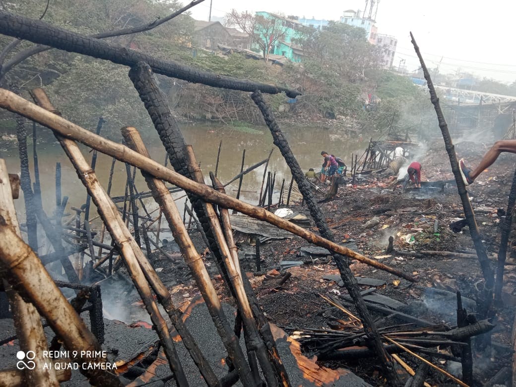 দমকল মন্ত্রী সুজিত বসু ফোনে জানান, দমকল মন্ত্রী সুজিত বসু ফোনে জানান,