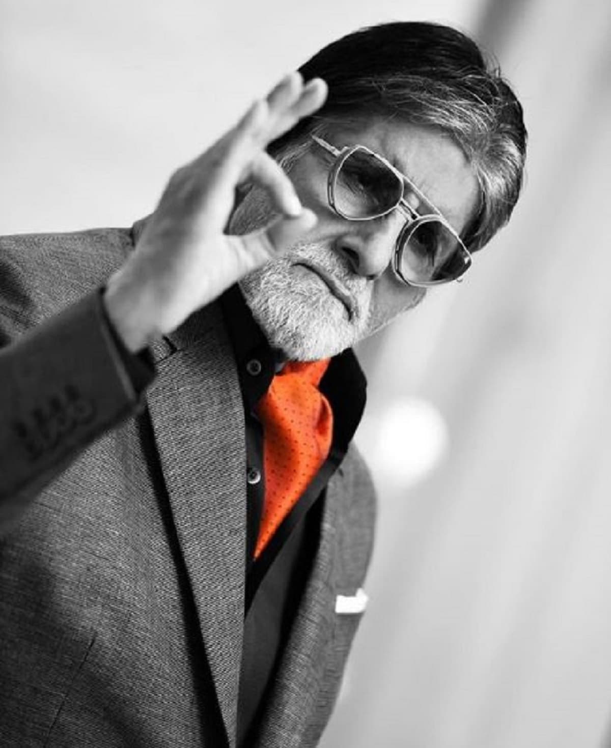 •ট্যুইটার, ইনস্টাগ্রাম, ফেসবুক, সবেতেই তাঁর অ্যাকাউন্ট রয়েছে এবং তিনি প্রতিদিন প্রতিটা ক্ষেত্রে নিজের বক্তব্য রাখেন সোশ্যাল মিডিয়ায়। তাই তো সেখানেও তিনি জনপ্রিয়। •ট্যুইটার, ইনস্টাগ্রাম, ফেসবুক, সবেতেই তাঁর অ্যাকাউন্ট রয়েছে এবং তিনি প্রতিদিন প্রতিটা ক্ষেত্রে নিজের বক্তব্য রাখেন সোশ্যাল মিডিয়ায়। তাই তো সেখানেও তিনি জনপ্রিয়।