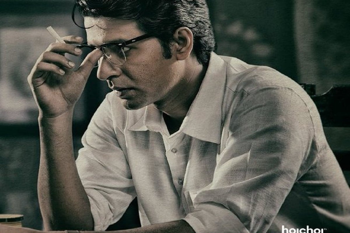অনির্বাণ ভট্টাচার্য -গোয়েন্দা প্রেমী বাঙালির ব্যোমকেশ বক্সির প্রতি টান বরাবরের। ব্যোমকেশ বক্সির হাত ধরে অনির্বাণ ভট্টাচার্যের জনপ্রিয়তা এখন তুঙ্গে।ব্যোমকেশ নিয়ে ওয়েব সিরিজ হবে আর অনির্বাণ ভট্টাচার্য সেখানে নেই এটা যেন এখন মানতেই পারবে না বাঙালি।২০১৭তে পরিচালক সায়ন্তন ঘোষালের হাত ধরে ব্যোমকেশ রূপে ‘হইচই’তে পা দেন অনির্বাণ। ব্যাস প্রথম সিজনেই তার অভিনয় একেবারে বাজিমাত করে দেয়। তারপর পর পর সিজন। আর সদ্য মুক্তি পেয়ে গেল সিজন ৬ ও। ব্যোমকেশের সাফল্যের পর, শুধু ব্যোমকেশ নয় আরও অনেক ওয়েব সিরিজেই তাঁকে দেখা যাচ্ছে নিয়মিত। অনির্বাণ ভট্টাচার্য -গোয়েন্দা প্রেমী বাঙালির ব্যোমকেশ বক্সির প্রতি টান বরাবরের। ব্যোমকেশ বক্সির হাত ধরে অনির্বাণ ভট্টাচার্যের জনপ্রিয়তা এখন তুঙ্গে।ব্যোমকেশ নিয়ে ওয়েব সিরিজ হবে আর অনির্বাণ ভট্টাচার্য সেখানে নেই এটা যেন এখন মানতেই পারবে না বাঙালি।২০১৭তে পরিচালক সায়ন্তন ঘোষালের হাত ধরে ব্যোমকেশ রূপে ‘হইচই’তে পা দেন অনির্বাণ। ব্যাস প্রথম সিজনেই তার অভিনয় একেবারে বাজিমাত করে দেয়। তারপর পর পর সিজন। আর সদ্য মুক্তি পেয়ে গেল সিজন ৬ ও। ব্যোমকেশের সাফল্যের পর, শুধু ব্যোমকেশ নয় আরও অনেক ওয়েব সিরিজেই তাঁকে দেখা যাচ্ছে নিয়মিত।