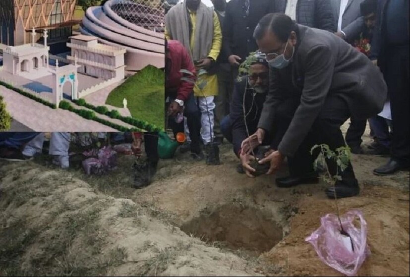 পাশাপাশি সেই সাইটে বৃক্ষ রোপণ শুরু  করা হল৷ NDTV -র রিপোর্ট অনুযায়ি ইন্দো-ইসলামিক ফাউন্ডেশনের (IICF) জাফর আহমেদ ফারুকি পতাকা উত্তোলন করেন৷ চারা গাছ রোপনের সময় হাজির ছিলেন ট্রাস্টের ১২ সদস্য৷  ফারুকি -কে উদ্ধৃত করে বলা হয়েছে জমি পরীক্ষার পর সাইটে কনস্ট্রাকশনের কাজ শুরু হবে৷ জমির রিপোর্ট এলে এবং সাইটের ম্যাপ অ্যাপ্রুভ হলেই হবে কাজ৷ এই ধর্মীয় প্রপার্টি তৈরির জন্য অনুদানের আসা ইতিমধ্যেই শুরু হয়ে গেছে৷ 