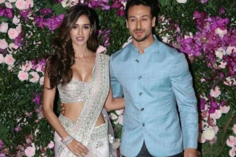 টাইগার ও দিশা বহুদিন ধরে ডেট করছেন বলে শোনা যায় মুম্বইয়ের টিনসেল টাউনে। দুজন বেশ কয়েকটি ছবিতেও জুটি বেঁধেছেন। এছাড়া বিভিন্ন জায়গায় একসঙ্গে পাপারাজ্জিদের ক্যামেরায় ধরা পড়েছেন তাঁরা। 