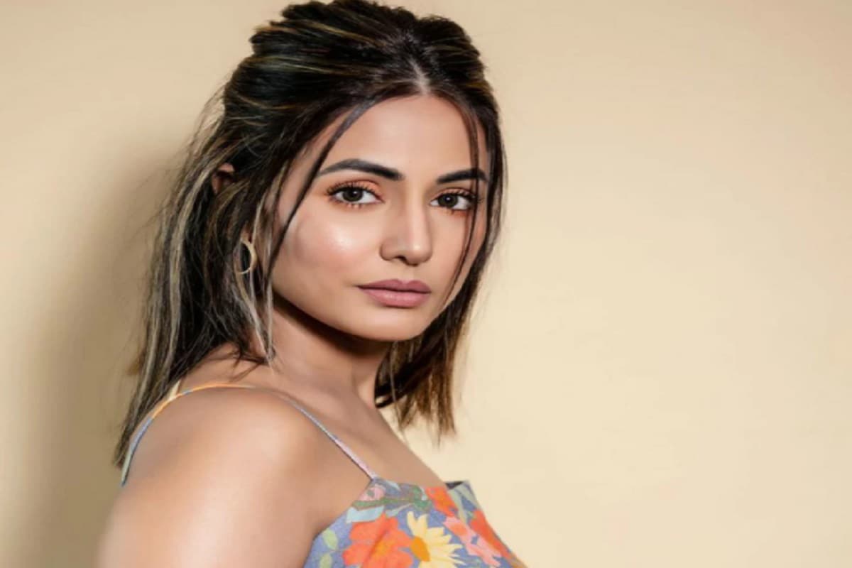 জাতীয় টেলিভিশনের অন্যতম গুরুত্বপূর্ণ মুখ হিনা খান সোশ্যাল মিডিয়ায় প্রায় সব সময়েই ব্যস্ত থাকেন ৷ সম্প্রতি হিনা খানের ছবিগুলি সোশ্যাল মিডিয়া কাঁপিয়েছে ৷ নতুন বছর অর্থাৎ ২০২১ দুর্দান্ত প্রভাব ফেলেছে সোশ্যাল মিডিয়ায় ৷ ছবি সৌজন্যে ইনস্টাগ্রাম ৷ জাতীয় টেলিভিশনের অন্যতম গুরুত্বপূর্ণ মুখ হিনা খান সোশ্যাল মিডিয়ায় প্রায় সব সময়েই ব্যস্ত থাকেন ৷ সম্প্রতি হিনা খানের ছবিগুলি সোশ্যাল মিডিয়া কাঁপিয়েছে ৷ নতুন বছর অর্থাৎ ২০২১ দুর্দান্ত প্রভাব ফেলেছে সোশ্যাল মিডিয়ায় ৷ ছবি সৌজন্যে ইনস্টাগ্রাম ৷