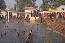 প্রাকৃতিক গরম জলে ঘণ্টার পর ঘণ্টা জলে নেমে স্নান করলেন পুণ্যার্থীরা