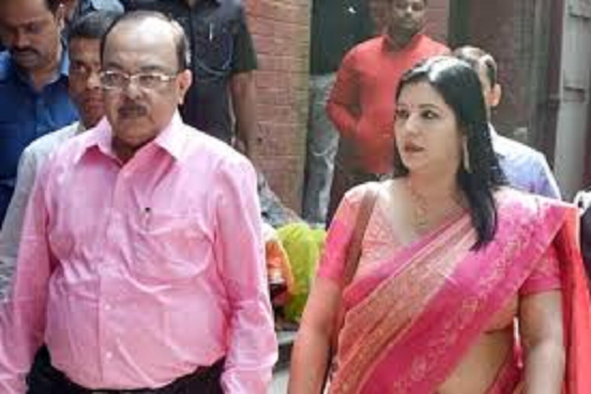 তারপরেই শুনতে পাওয়া গিয়েছিল শোভনের নামে বরাদ্দ মুরলীধর লেনের ঘর বন্ধ হয়ে যায় ৷ খুলে ফেলা হয় নামের ফলকও ৷ ফাইল ছবি ৷ তারপরেই শুনতে পাওয়া গিয়েছিল শোভনের নামে বরাদ্দ মুরলীধর লেনের ঘর বন্ধ হয়ে যায় ৷ খুলে ফেলা হয় নামের ফলকও ৷ ফাইল ছবি ৷