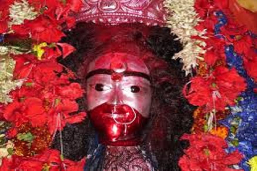 সংসারে নানান সমস্যায় জর্জরিত হওয়ার পরেও যখন সাধারণ মানুষ দিশেহারা হয়ে পড়েন ঠিক তখনই মা তারা এগিয়ে এসে জীবনকে সুন্দর ভাবে গুছিয়ে নিতে সাহায্য করেন ৷ সংসারে নানান সমস্যায় জর্জরিত হওয়ার পরেও যখন সাধারণ মানুষ দিশেহারা হয়ে পড়েন ঠিক তখনই মা তারা এগিয়ে এসে জীবনকে সুন্দর ভাবে গুছিয়ে নিতে সাহায্য করেন ৷