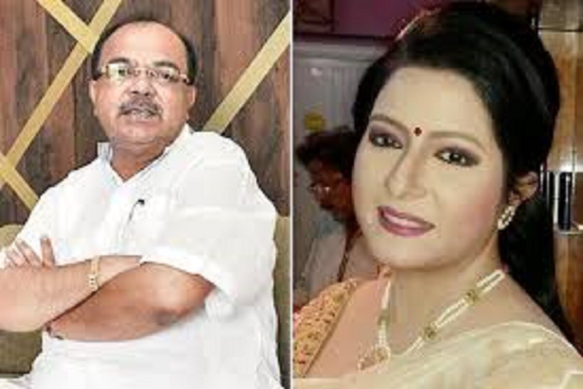 কেন্দ্রীয় নেতাদের ফোন আসে, রাজ্য স্তরের নেতারা শোভন চট্টোপাধ্যায়কে বোঝাতে ব্যর্থ হয়েছিলেন ৷ ফলত গতকাল শোভন-বৈশাখী ছাড়াই রাজ্য বিজেপির মিছিল হয়েছিল কলকাতায় ৷ কৈলাস বিজয়বর্গীয়-মুকুল রায়-সাংসদ অর্জুন সিং মিছিলে নেতৃত্ব দিয়েছিলেন ৷ ফাইল ছবি ৷ কেন্দ্রীয় নেতাদের ফোন আসে, রাজ্য স্তরের নেতারা শোভন চট্টোপাধ্যায়কে বোঝাতে ব্যর্থ হয়েছিলেন ৷ ফলত গতকাল শোভন-বৈশাখী ছাড়াই রাজ্য বিজেপির মিছিল হয়েছিল কলকাতায় ৷ কৈলাস বিজয়বর্গীয়-মুকুল রায়-সাংসদ অর্জুন সিং মিছিলে নেতৃত্ব দিয়েছিলেন ৷ ফাইল ছবি ৷