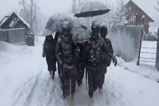 Army Personnel Ferry Woman and Newborn to Their Home on Stretcher Amid Heavy Snowfall in J&K