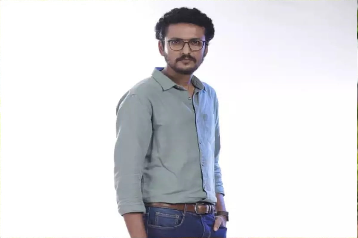 ভোটবাজারে অভিনেতাদের রাজনৈতিক ইনিংস শুরু করা কোনও হঠাৎ ঘটনা নয়। দিন কয়েক আগেই তৃণমূলের যোগ দেন সৌরভ দাস, কৌশানী মুখোপাধ্যায়রা। এবার সেই পথে হাঁটলেন এই টিভি তারকাও। ভোটবাজারে অভিনেতাদের রাজনৈতিক ইনিংস শুরু করা কোনও হঠাৎ ঘটনা নয়। দিন কয়েক আগেই তৃণমূলের যোগ দেন সৌরভ দাস, কৌশানী মুখোপাধ্যায়রা। এবার সেই পথে হাঁটলেন এই টিভি তারকাও।