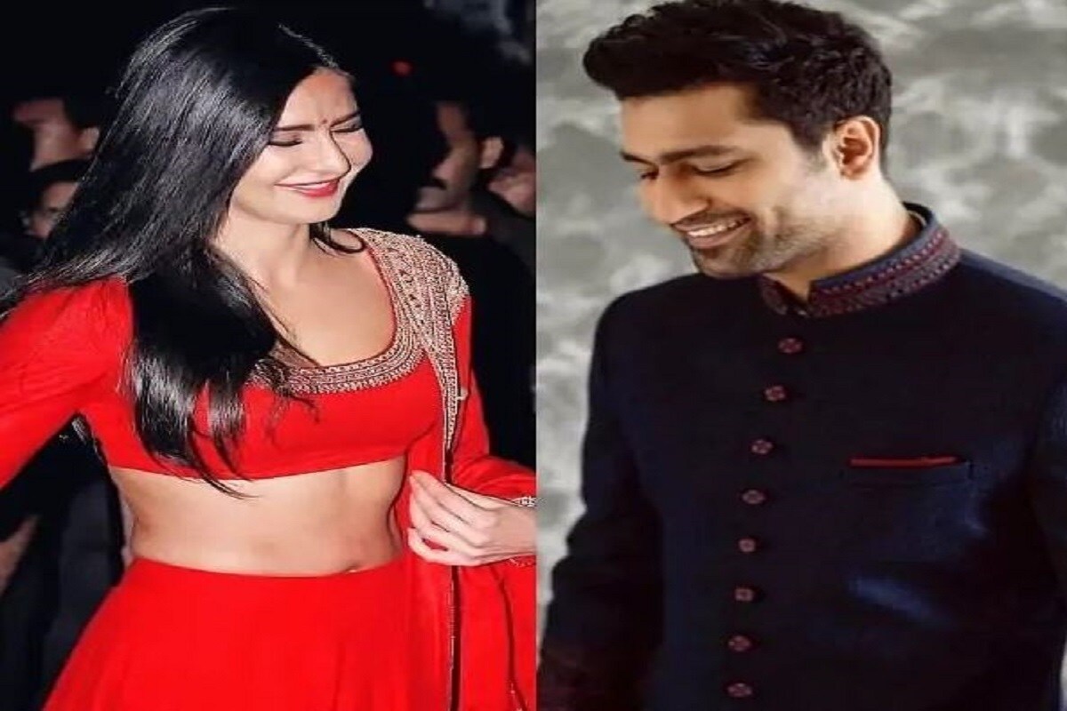 এই মুহূর্তে ইন্টারনেটে সুপারভাইরাল এই ছবি৷ এর আগেও দুজনকে একসঙ্গে দিওয়ালি, হোলি সেলিব্রেট করতে দেখা গেছে৷ তবে এবার তড়িঘড়ি ছবি ডিলিট হয়ে যাওয়ায় নেটিজেনদের আরও জল্পনায় (Gossip) আগুন দিয়েছেন খোদ ক্যাটরিনা৷ হতে পারে বা বর্তমান বয়ফ্রেন্ডের সঙ্গে প্রেমের বিষয়টি আরও কিছুদিন লুকিয়ে রাখতে চান সুন্দরী৷ সোজা কথায় ‘লুকিয়ে ভালোবাসব জানতে দেব না৷ ’ Photo-File এই মুহূর্তে ইন্টারনেটে সুপারভাইরাল এই ছবি৷ এর আগেও দুজনকে একসঙ্গে দিওয়ালি, হোলি সেলিব্রেট করতে দেখা গেছে৷ তবে এবার তড়িঘড়ি ছবি ডিলিট হয়ে যাওয়ায় নেটিজেনদের আরও জল্পনায় (Gossip) আগুন দিয়েছেন খোদ ক্যাটরিনা৷ হতে পারে বা বর্তমান বয়ফ্রেন্ডের সঙ্গে প্রেমের বিষয়টি আরও কিছুদিন লুকিয়ে রাখতে চান সুন্দরী৷ সোজা কথায় ‘লুকিয়ে ভালোবাসব জানতে দেব না৷ ’ Photo-File