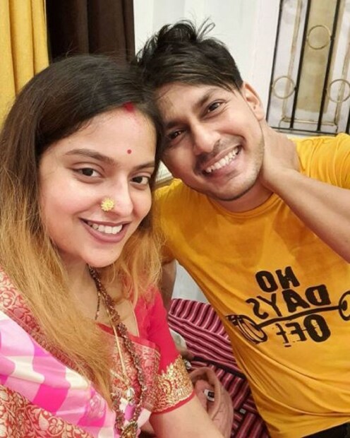  •এই সময় গর্ভস্থ সন্তানের খেয়াল রাখাই মায়ের কাজ। তাই সব কিছু তিনিও করছেন নিজের সন্তানের কথা ভেবেই। এই ছবি দেখেই সকলে শুভেচ্ছা জানিয়েছেন তাঁকে। 