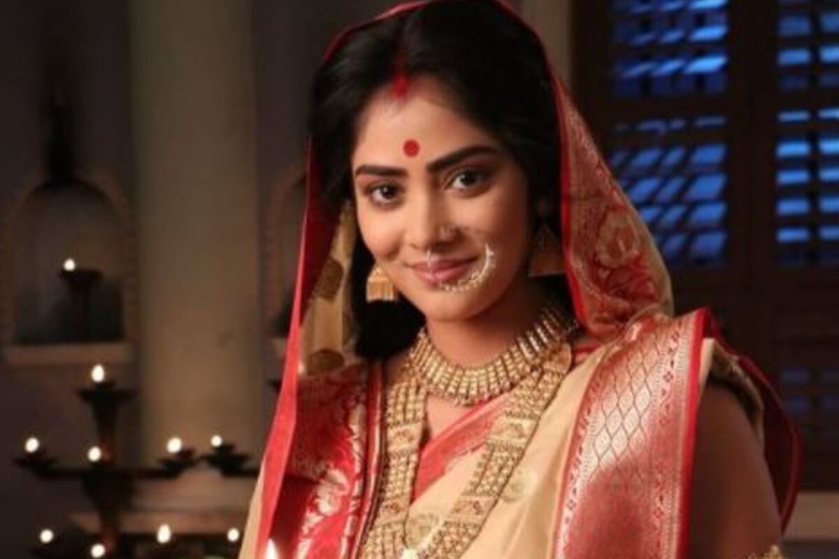 এর পরে ছোটপর্দায় কাজ শুরু। প্রথম ধারাবাহিক দেবী চৌধুরানী-তেই নজর কেড়েছিলেন অভিনেত্রী। এই গুরুত্বপূর্ণ চরিত্রে তাঁর অভিনয় প্রশংসিত হয়েছিল। তাই পরের ধারাবাহিক মোহর-এও কাজ পেতে বেশি সময় লাগেনি তাঁর। এর পরে ছোটপর্দায় কাজ শুরু। প্রথম ধারাবাহিক দেবী চৌধুরানী-তেই নজর কেড়েছিলেন অভিনেত্রী। এই গুরুত্বপূর্ণ চরিত্রে তাঁর অভিনয় প্রশংসিত হয়েছিল। তাই পরের ধারাবাহিক মোহর-এও কাজ পেতে বেশি সময় লাগেনি তাঁর।