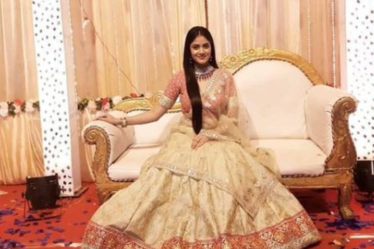 মোহরও প্রায় দিনই টিআরপি-র শীর্ষেই থাকে। মোহর ও শঙ্খের রসায়নেও মুগ্ধ বাঙালি দর্শক। অভিনয়ের দিকে ছোট বেলা থেকেই আগ্রহ ছিল। এছাড়া নাচও করেন সোনা। অভিনয়ে আসার আগে নাচ শিখেছেন। মোহরও প্রায় দিনই টিআরপি-র শীর্ষেই থাকে। মোহর ও শঙ্খের রসায়নেও মুগ্ধ বাঙালি দর্শক। অভিনয়ের দিকে ছোট বেলা থেকেই আগ্রহ ছিল। এছাড়া নাচও করেন সোনা। অভিনয়ে আসার আগে নাচ শিখেছেন।