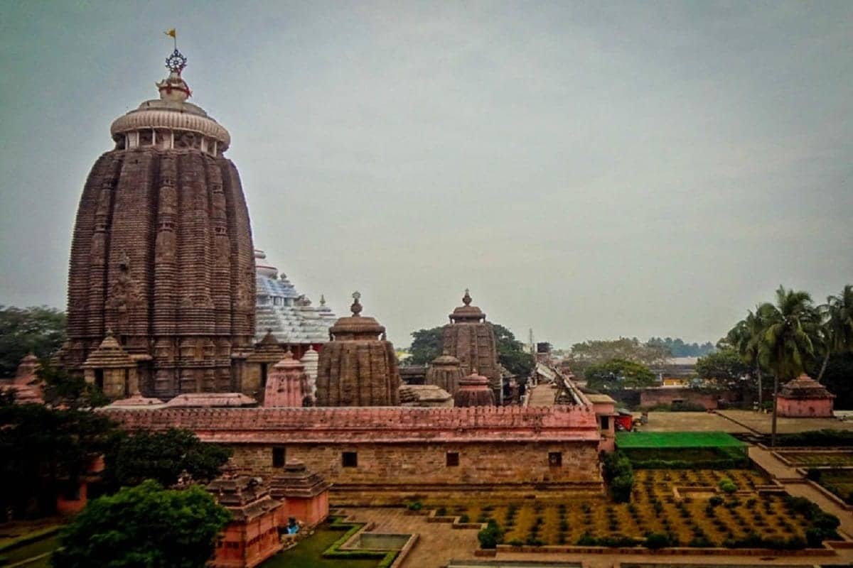 এবার সাধারণ ভক্তদের জন্য খুলে গেল পুরীর মন্দিরের দরজা। প্রায় নয় মাস বন্ধ থাকার পর অবশেষে অবারিত দ্বার ভিনরাজ্যের ভক্তদের জন্য। যদিও থাকছে কিছু বিধিনিষেও। এবার সাধারণ ভক্তদের জন্য খুলে গেল পুরীর মন্দিরের দরজা। প্রায় নয় মাস বন্ধ থাকার পর অবশেষে অবারিত দ্বার ভিনরাজ্যের ভক্তদের জন্য। যদিও থাকছে কিছু বিধিনিষেও।