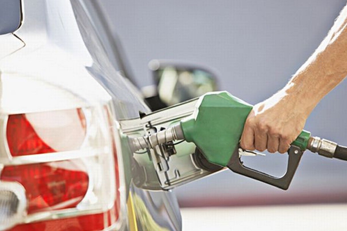 দেশের তিনটি অয়েল মার্কেটিং সংস্থা HPCL, BPCL ও IOC সকাল ৬টায় পেট্রোল ও ডিজেলের দাম জারি করে থাকে ৷ পেট্রোল ও ডিজেলের রেট আপনি এসএমএস-এর মাধ্যমেও জানতে পারবেন ৷ ইন্ডিয়ান অয়েলের গ্রাহকরা RSP লিখে 9224992249 নম্বরে, বিপিসিএল গ্রাহকরা RSP লিখে 9223112222 নম্বরে মেসেজ পাঠিয়ে দাম জানতে পারবেন ৷ এইচপিসিএল গ্রাহকরা HPPrice লিখে 9222201122 মেসেজ পাঠিয়ে তেলের দাম জানতে পারবেন ৷ দেশের তিনটি অয়েল মার্কেটিং সংস্থা HPCL, BPCL ও IOC সকাল ৬টায় পেট্রোল ও ডিজেলের দাম জারি করে থাকে ৷ পেট্রোল ও ডিজেলের রেট আপনি এসএমএস-এর মাধ্যমেও জানতে পারবেন ৷ ইন্ডিয়ান অয়েলের গ্রাহকরা RSP লিখে 9224992249 নম্বরে, বিপিসিএল গ্রাহকরা RSP লিখে 9223112222 নম্বরে মেসেজ পাঠিয়ে দাম জানতে পারবেন ৷ এইচপিসিএল গ্রাহকরা HPPrice লিখে 9222201122 মেসেজ পাঠিয়ে তেলের দাম জানতে পারবেন ৷