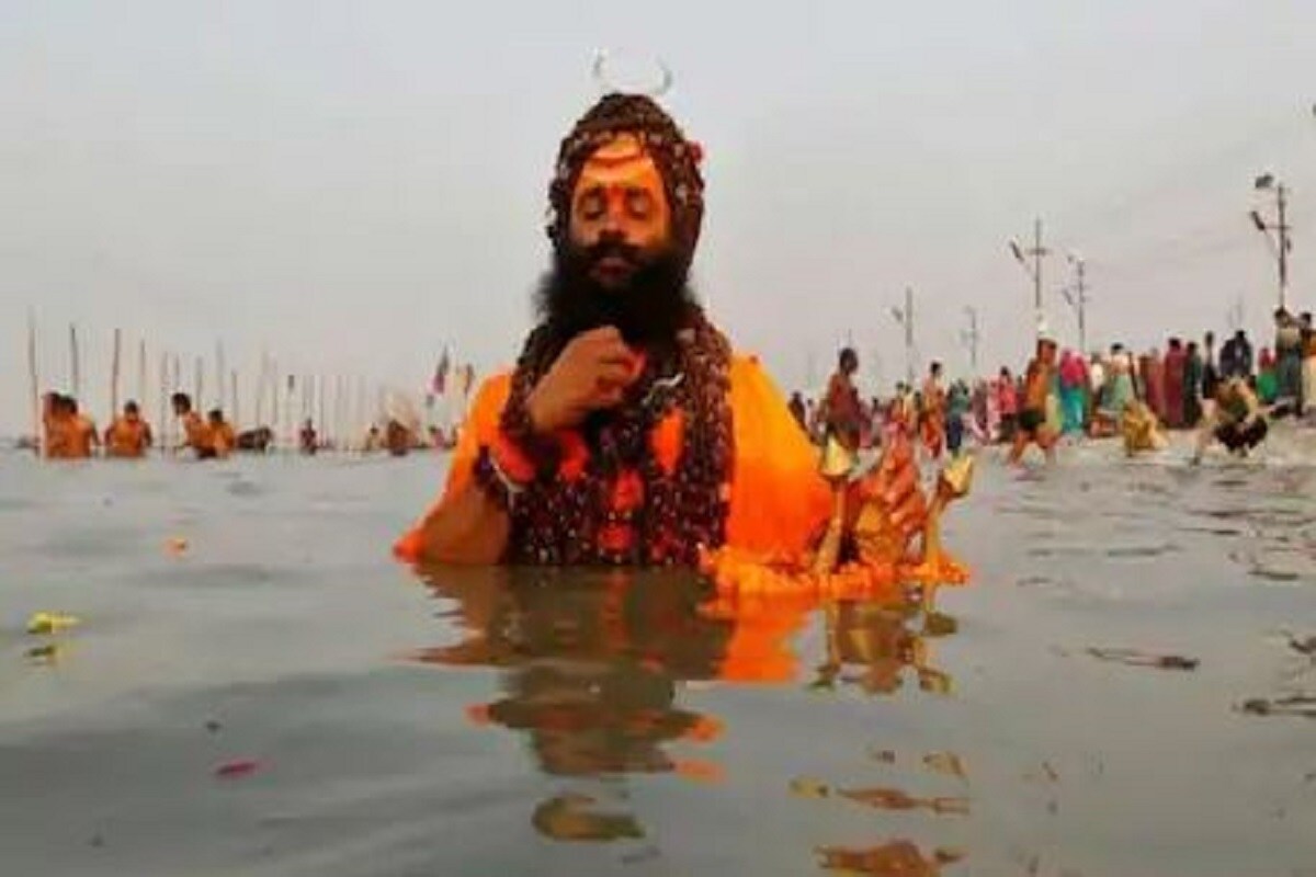 •আজ ১৪ জানুয়ারী, বৃহস্পতিবার, মকর সংক্রান্তি এবং কুম্ভের প্রথম স্নান। সনাতন ধর্মে এই দিনটির বিশেষ তাৎপর্য রয়েছে, কারণ বছরের এই একমাত্র দিন যখন সূর্যদেব তাঁর রাশিচক্র পরিবর্তন করেন এবং ধনু থেকে মকর রাশিতে প্রবেশ করেন, যা আমরা মকর সংক্রান্তি হিসাবে মেনে থাকি।বৈদিক শাস্ত্র অনুসারে, মকর শনি দেবের রাশি। •আজ ১৪ জানুয়ারী, বৃহস্পতিবার, মকর সংক্রান্তি এবং কুম্ভের প্রথম স্নান। সনাতন ধর্মে এই দিনটির বিশেষ তাৎপর্য রয়েছে, কারণ বছরের এই একমাত্র দিন যখন সূর্যদেব তাঁর রাশিচক্র পরিবর্তন করেন এবং ধনু থেকে মকর রাশিতে প্রবেশ করেন, যা আমরা মকর সংক্রান্তি হিসাবে মেনে থাকি।বৈদিক শাস্ত্র অনুসারে, মকর শনি দেবের রাশি।