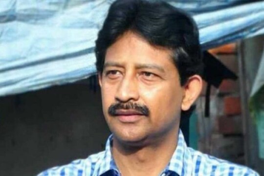 তৃণমূল ছেড়ে বিজেপি-তে এসে এবার ডোমজুড় কেন্দ্র থেকে প্রেস্টিজ ফাইট৷ এ বারের বিধানসভা নির্বাচনে যে প্রার্থীদের ঘিরে সবথেকে বেশি চর্চা, তাঁদের মধ্যে অন্যতম রাজীব বন্দ্যোপাধ্যায়৷ তৃণমূল সরকারের আমলে প্রায় দশ বছর মন্ত্রী থাকা রাজীব বন্দ্যোপাধ্যায় ইতিমধ্যে মনোনয়ন পত্রও জমা দিয়েছেন৷