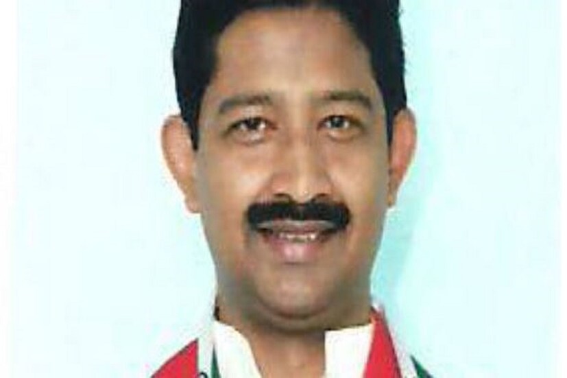 •গাড়িটি ক্ষতিগ্রস্ত হয়েছে। তবে স্বস্তির খবর, সুরক্ষিত রয়েছেন বনমন্ত্রী।