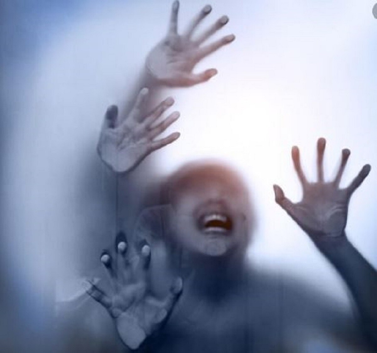 •স্থানীয়রা জানিয়েছেন যে রাত ১২টার সময় একটি চলন্ত গাড়ি থেকে ছুড়ে ফেলা হয় রক্তাক্ত মহিলাকে৷ মধ্যরাতেই মৃত্যু হয় নিগৃহীতার৷ জানা গিয়েছে চরম অত্যাচারের পর মহিলাকে চিকিৎসার জন্য নিয়ে গিয়েছিল অভিযুক্তরা৷ নিয়ে যাওয়া হয় চান্দৌসিতে৷ •স্থানীয়রা জানিয়েছেন যে রাত ১২টার সময় একটি চলন্ত গাড়ি থেকে ছুড়ে ফেলা হয় রক্তাক্ত মহিলাকে৷ মধ্যরাতেই মৃত্যু হয় নিগৃহীতার৷ জানা গিয়েছে চরম অত্যাচারের পর মহিলাকে চিকিৎসার জন্য নিয়ে গিয়েছিল অভিযুক্তরা৷ নিয়ে যাওয়া হয় চান্দৌসিতে৷