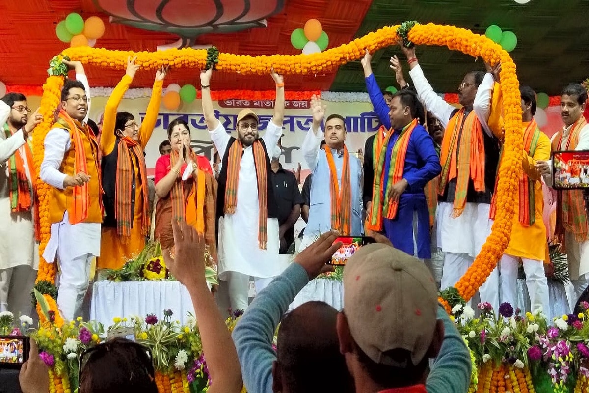 #নন্দীগ্রাম: নন্দীগ্রামের প্রার্থী হিসেবে নিজের নাম ঘোষণা করেছিলেন মমতা বন্দ্যোপাধ্যায়। চব্বিশ ঘণ্টার মধ্যে মাঠে নামলেন শুভেন্দু অধিকারী। খেজুরি থেকে তাঁর পাল্টা উবাচ-মমতা বন্দ্যোপাধ্যায়কে নন্দীগ্রামেই দাঁড়াতে হবে। ছবি-আবীর ঘোষাল #নন্দীগ্রাম: নন্দীগ্রামের প্রার্থী হিসেবে নিজের নাম ঘোষণা করেছিলেন মমতা বন্দ্যোপাধ্যায়। চব্বিশ ঘণ্টার মধ্যে মাঠে নামলেন শুভেন্দু অধিকারী। খেজুরি থেকে তাঁর পাল্টা উবাচ-মমতা বন্দ্যোপাধ্যায়কে নন্দীগ্রামেই দাঁড়াতে হবে। ছবি-আবীর ঘোষাল